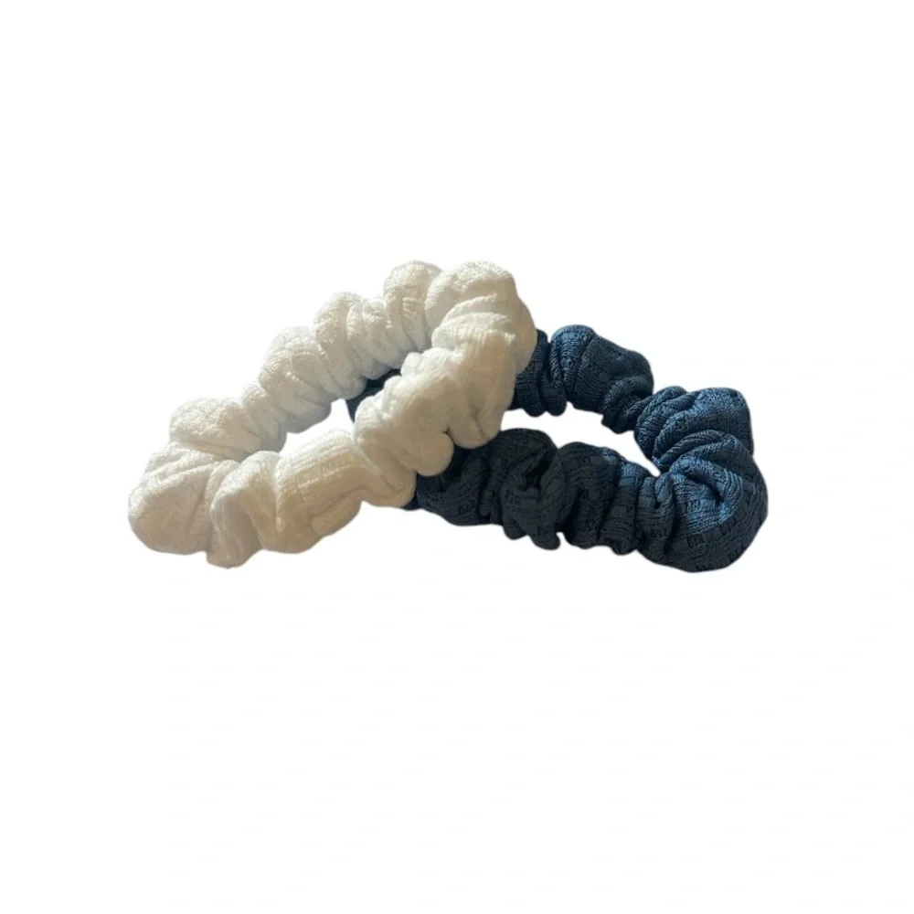 NWOT Blue and White Thin Knit Scrunchies